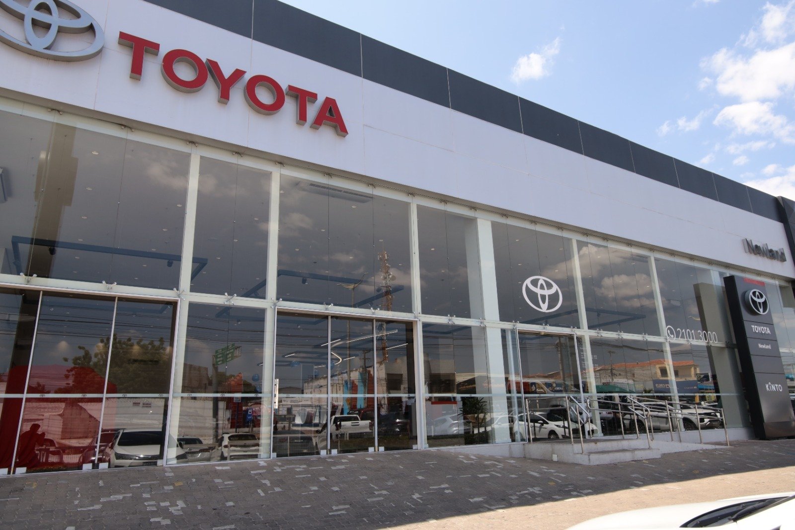 Toyota Corolla em imagem de divulgação da Newland